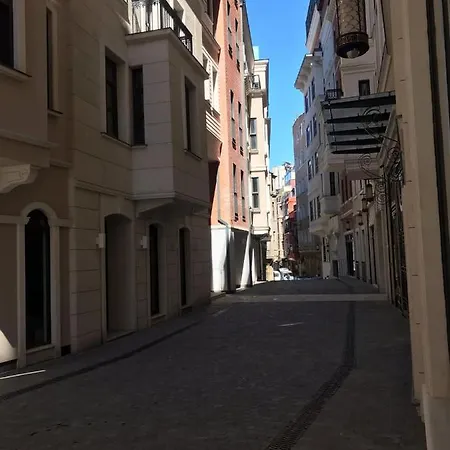 Trendy Beyoglu: Stylish Nearby Isztambul